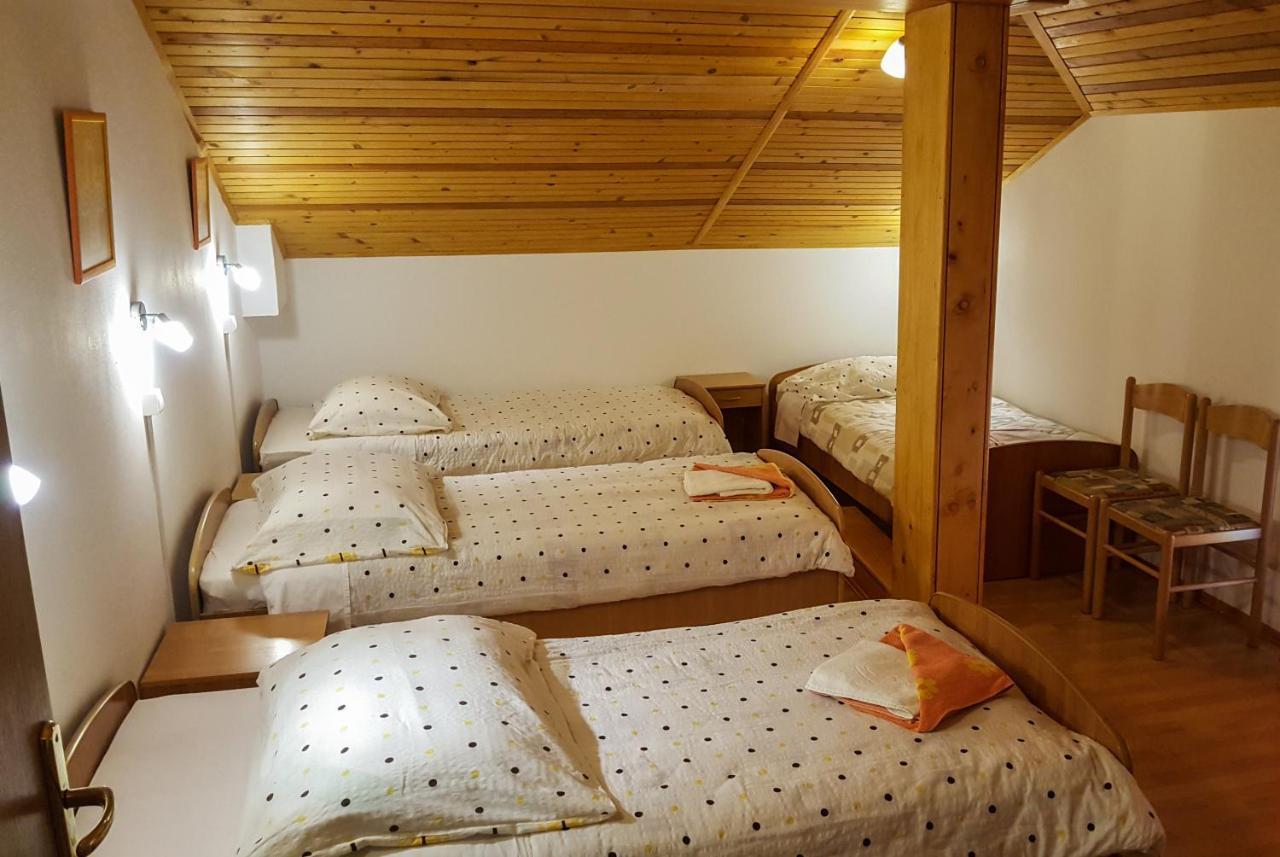 Rooms With Shared Kitchen Zver, Great For Hikers Hudajuzna 外观 照片